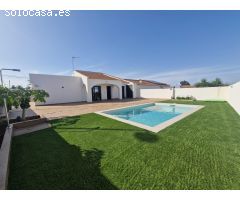 CHALET PAREADO DE ESTILO MODERNO CON PISCINA PRIVADA -ZONA LOS BALCONES, TORREVIEJA -