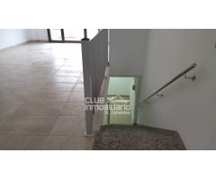 Local comercial en la Av. Taco Reformado con semi-sótano