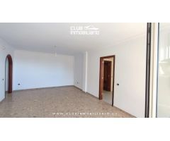 Te presentamos una oportunidad única para adquirir un espacioso piso, en la zona de Ifara.