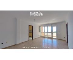 Te presentamos una oportunidad única para adquirir un espacioso piso, en la zona de Ifara.