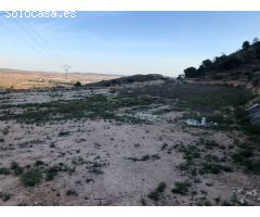 Con las mejores vistas , a pie de la Serreta.