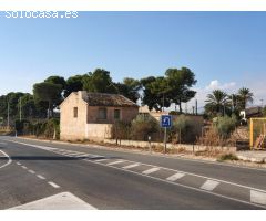 CASA CON PARCELA A LA ENTRADA DEL BARRIO DE LA ESTACIÓN