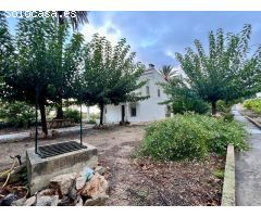 casa de campo de 131 m² en parcela de 2.728 m², situada en la tranquila zona de Ambra, Pego.