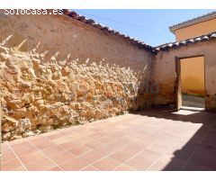 ENTRAÑABLE CASA en LOS HUERTOS (SEGOVIA) con 3 HABITACIONES y PATIO