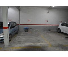 Céntrica plaza en parking de una planta