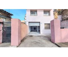 Local comercial con vado permanente, ideal profesionales técnicos.