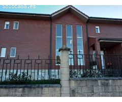 Chalet Independiente en Venta en Sariegos, León