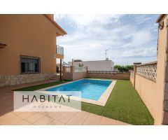 CASA ESQUINERA EN VENTA EN PINEDA DE MAR