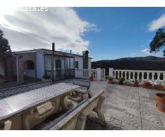 GRAN CASA A CUATRO VIENTOS A LA ENTRADA DE MAS CARBO