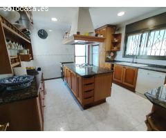 GRAN CASA A CUATRO VIENTOS A LA ENTRADA DE MAS CARBO