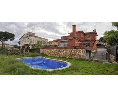 Gran casa de 532 m2 construidos con piscina y jardín
