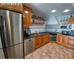 Casa de grandes dimensiones en venta en Pineda de Mar