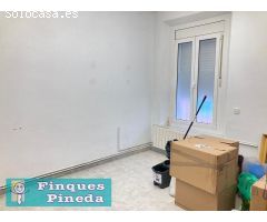 Casa de pueblo con solar para edificar en el centro de Palafolls