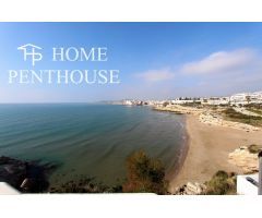 Casa pareada con piscina comunitaria frente al mar en Sitges!!