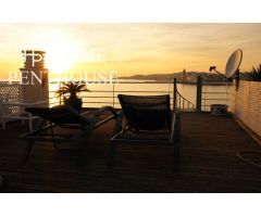 Casa pareada con piscina comunitaria frente al mar en Sitges!!