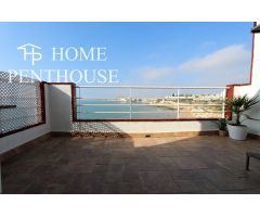 Casa pareada con piscina comunitaria frente al mar en Sitges!!