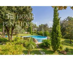 Exclusiva villa con gran terreno y preciosa piscina privada en Begues!