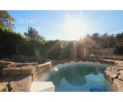 Encantadora casa con piscina privada y vistas despejadas en Olivella!!