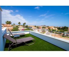 ADOSADO MODERNO CON JARDIN Y SOLARIUM