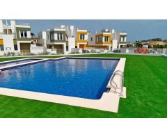 ADOSADO MODERNO CON JARDIN Y SOLARIUM