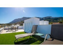 ADOSADO MODERNO CON JARDIN Y SOLARIUM