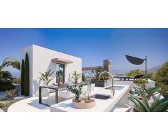 ADOSADOS Y PAREADOS EN MARBELLA CON VISTAS AL MAR Y PISCINA PRIVADA