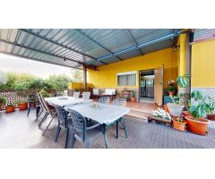 ¿Te gustan las parcelas? ¡Deja que esta casa te sorprenda con todo lo que tiene para ofrecerte!