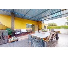 ¿Te gustan las parcelas? ¡Deja que esta casa te sorprenda con todo lo que tiene para ofrecerte!