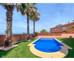 Casa individual con piscina privada!!!