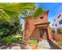Casa individual con piscina privada!!!