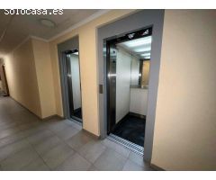 Piso de cuatro dormitorios, dos baños y parking.