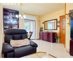 Piso esquinero con jardín privado en Segur de Calafell
