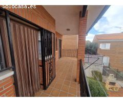AOC VENDE CASA INDEPENDIENTE 4 HAB, 3 BAÑOS, PISCINA Y GARAJE