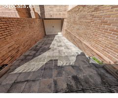 AOC VENDE CHALET EN ILLESCAS, 4 HABITACIONES, 3 BAÑOS, GARAGE Y PATIO EXTERIOR E INTERIOR