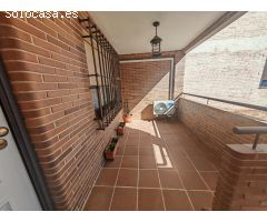 AOC VENDE CHALET EN ILLESCAS, 4 HABITACIONES, 3 BAÑOS, GARAGE Y PATIO EXTERIOR E INTERIOR