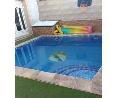 AOC VENDE DÚPLEX AMUEBLADO, 3 HABITACIONES, 3 BAÑOS, GARAJE Y PISCINA SALADA