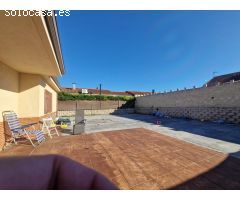 Chalet Pareado Muy Luminoso con Amplio Patio de 370 m² y Suite