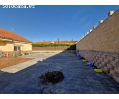 Chalet Pareado Muy Luminoso con Amplio Patio de 370 m² y Suite