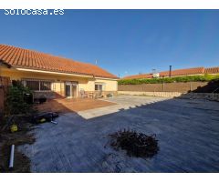 Chalet Pareado Muy Luminoso con Amplio Patio de 370 m² y Suite