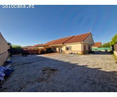 Chalet Pareado Muy Luminoso con Amplio Patio de 370 m² y Suite
