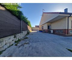 Chalet Pareado Muy Luminoso con Amplio Patio de 370 m² y Suite