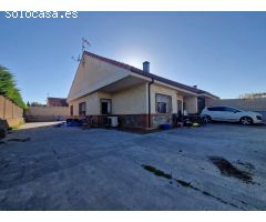 Chalet Pareado Muy Luminoso con Amplio Patio de 370 m² y Suite