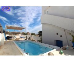¡CHALET INDEPENDIENTE CON PISCINA, JACUZZI, SAUNA Y VISTAS AL MAR!