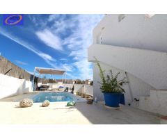 ¡CHALET INDEPENDIENTE CON PISCINA, JACUZZI, SAUNA Y VISTAS AL MAR!