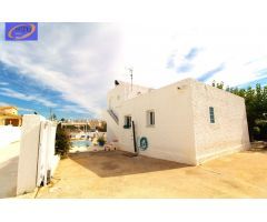 ¡CHALET INDEPENDIENTE CON PISCINA, JACUZZI, SAUNA Y VISTAS AL MAR!