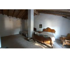 CASA ADOSADA EN EL CAMPO