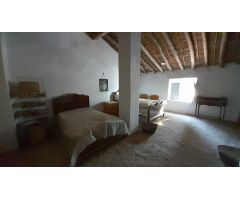 CASA ADOSADA EN EL CAMPO