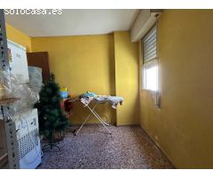 Amplia vivienda en zona del Mercado!!