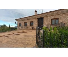 Chalet prácticamente nuevo a  2 km de Villena