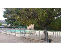 Chalet prácticamente nuevo a  2 km de Villena